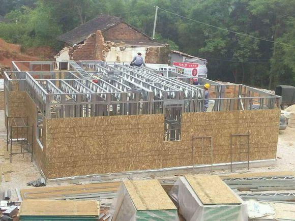 如果買(mǎi)不起城里的一套房，那就回農(nóng)村蓋棟別墅吧！