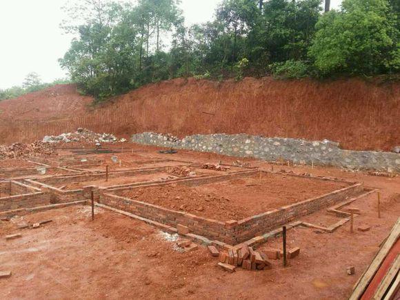 如果買(mǎi)不起城里的一套房，那就回農(nóng)村蓋棟別墅吧！