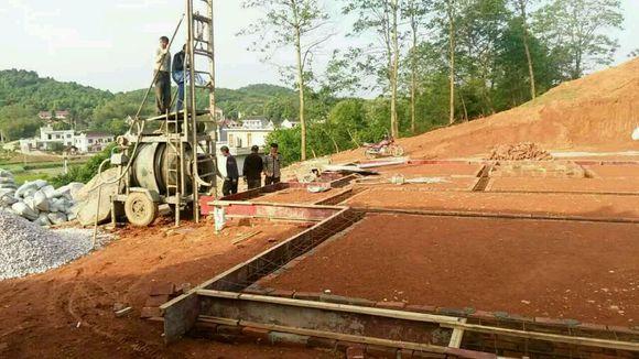 如果買(mǎi)不起城里的一套房，那就回農(nóng)村蓋棟別墅吧！