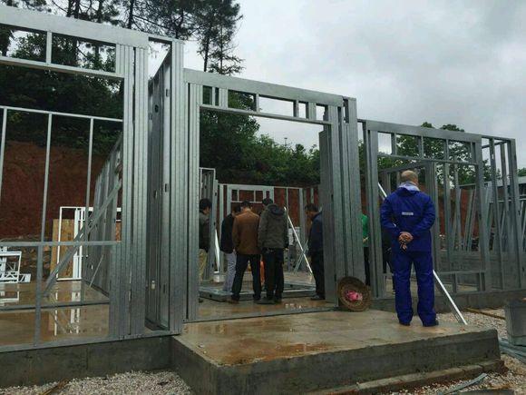 如果買(mǎi)不起城里的一套房，那就回農(nóng)村蓋棟別墅吧！