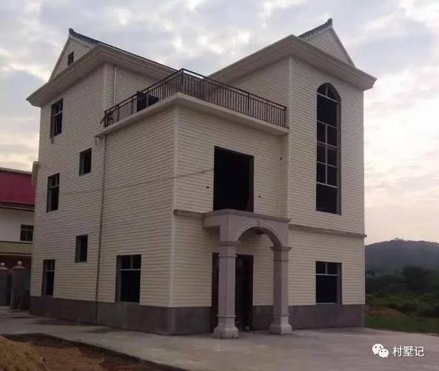 這些建好的農(nóng)村別墅，可能比城里商品房好100倍