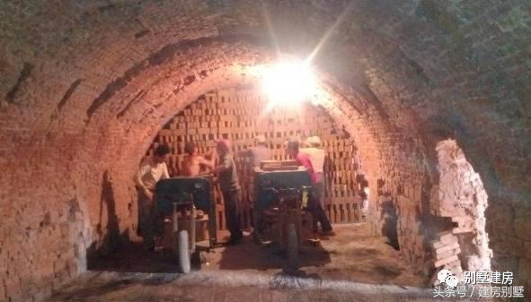 湖北一土豪曬三層別墅，豪華裝修有假山還有魚塘