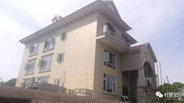 去舅舅剛建好的農(nóng)村別墅玩，有個(gè)超大庭院都不舍得回自己家了