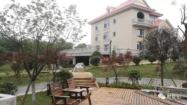 去舅舅剛建好的農(nóng)村別墅玩，有個(gè)超大庭院都不舍得回自己家了