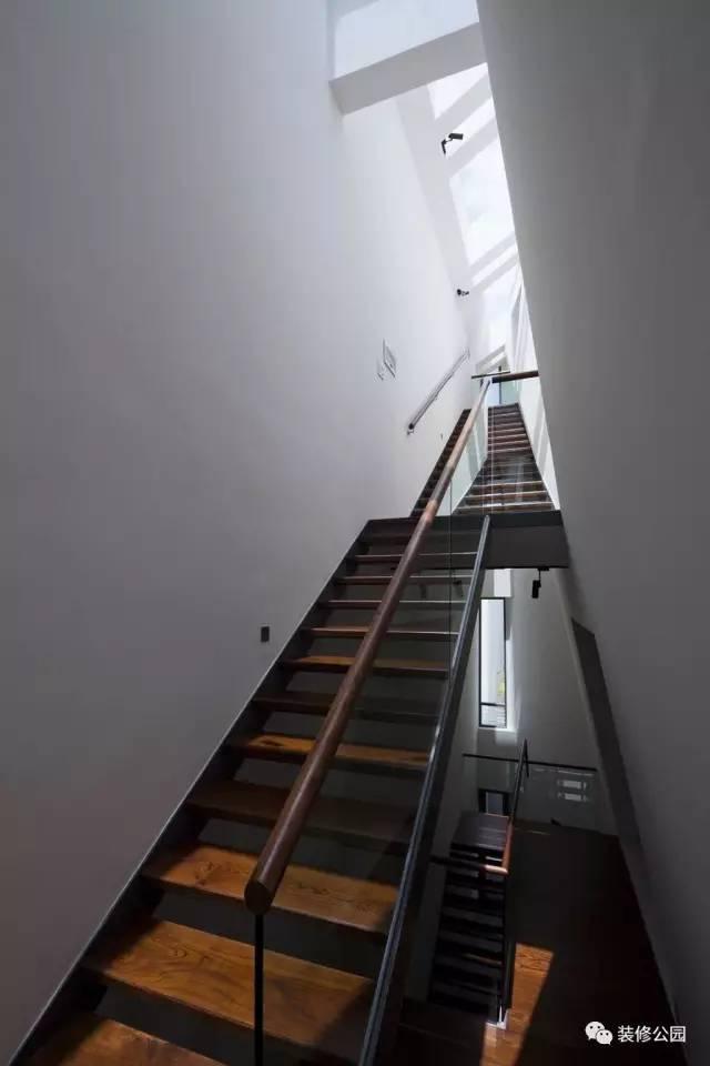 7.5X15米現(xiàn)代鄉(xiāng)村別墅，設(shè)計(jì)核心是采光，帶地下室含平面圖