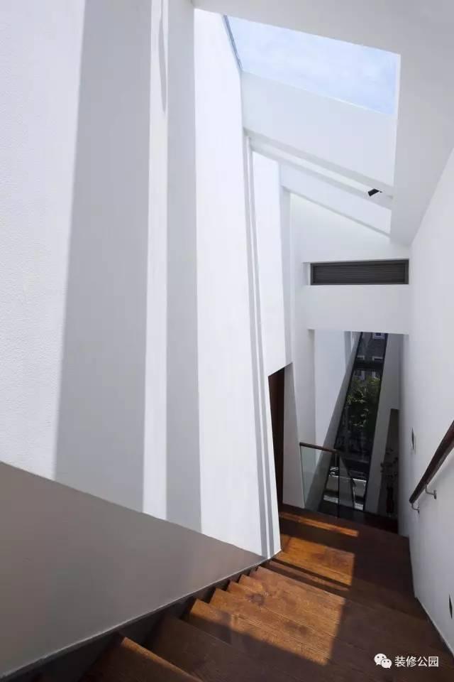 7.5X15米現(xiàn)代鄉(xiāng)村別墅，設(shè)計(jì)核心是采光，帶地下室含平面圖