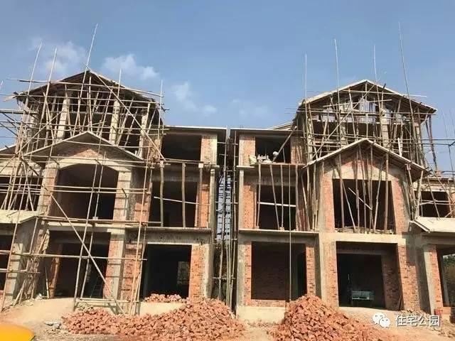 12套30萬建成農(nóng)村別墅，第3套南北適合第6套丑哭卻是首選？