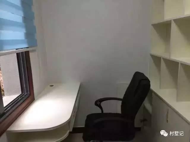 網(wǎng)友在老家建農(nóng)村別墅，大面積落地窗讓家里每個(gè)人都點(diǎn)贊