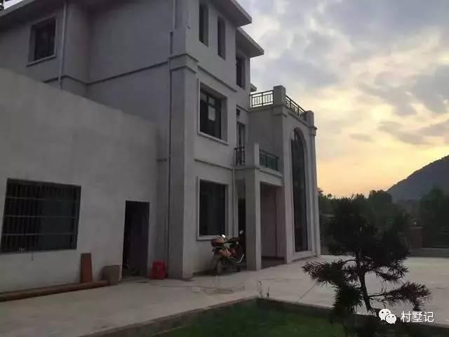 網(wǎng)友在老家建農(nóng)村別墅，大面積落地窗讓家里每個(gè)人都點(diǎn)贊