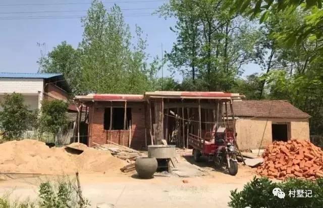 20萬(wàn)將舊房子翻蓋成農(nóng)村別墅，村長(zhǎng)都點(diǎn)贊