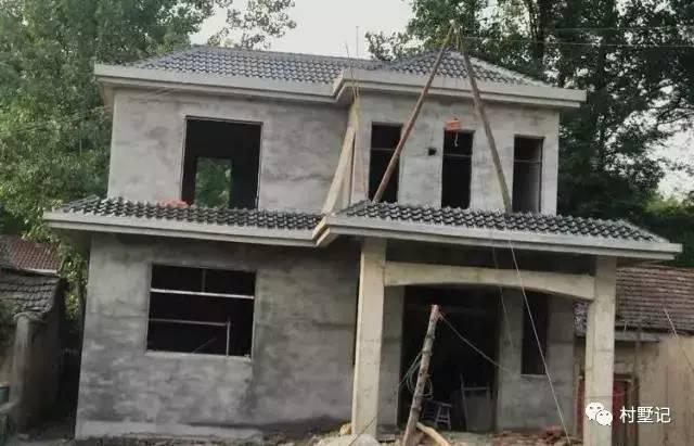 20萬(wàn)將舊房子翻蓋成農(nóng)村別墅，村長(zhǎng)都點(diǎn)贊