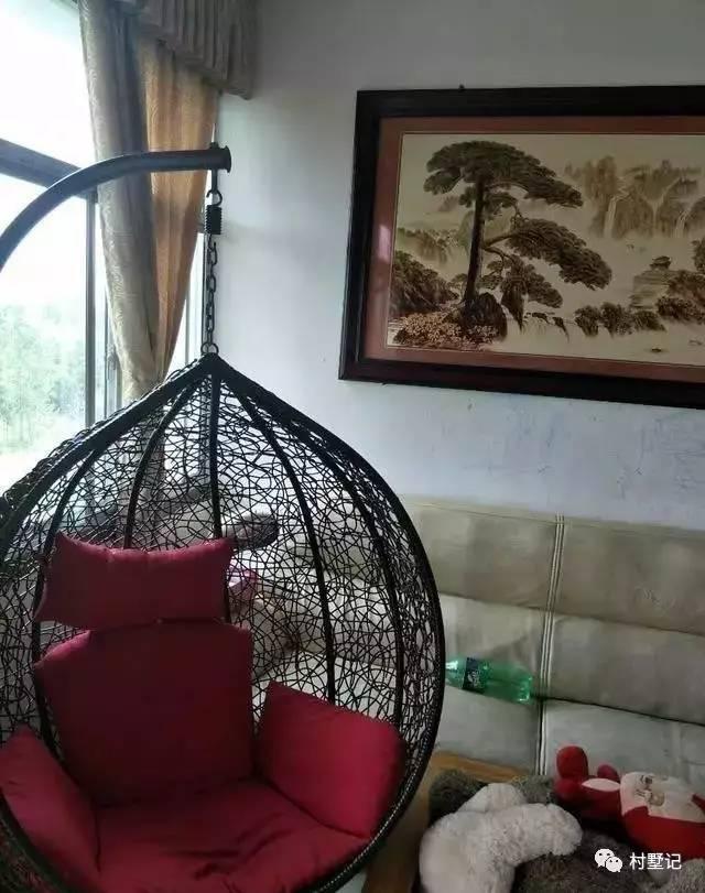 有錢有地就建農(nóng)村別墅，花花草草大院子居住格外舒適