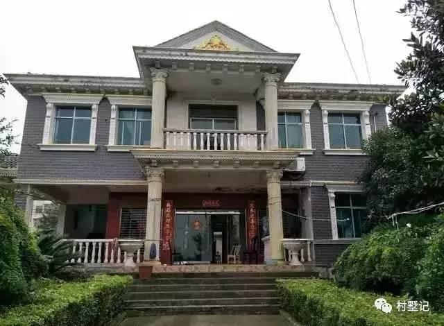 有錢有地就建農(nóng)村別墅，花花草草大院子居住格外舒適