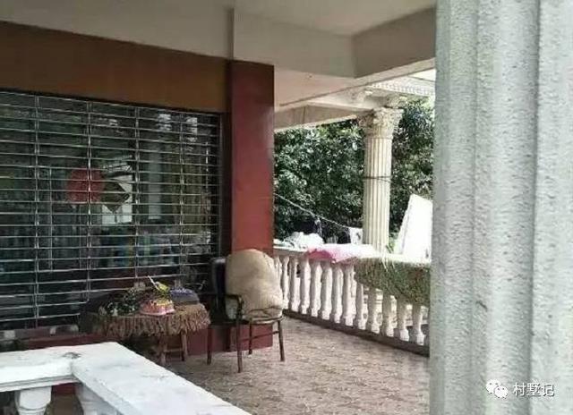 有錢有地就建農(nóng)村別墅，花花草草大院子居住格外舒適