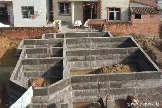 太霸氣了！江西兄妹用1000多平米建兩棟三層別墅