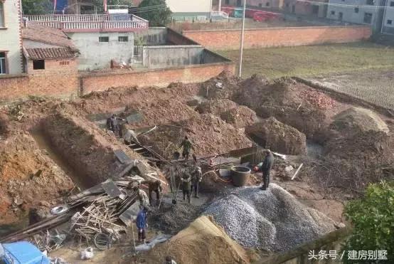 太霸氣了！江西兄妹用1000多平米建兩棟三層別墅