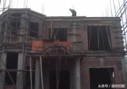 太霸氣了！江西兄妹用1000多平米建兩棟三層別墅