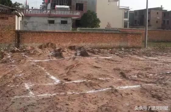 太霸氣了！江西兄妹用1000多平米建兩棟三層別墅