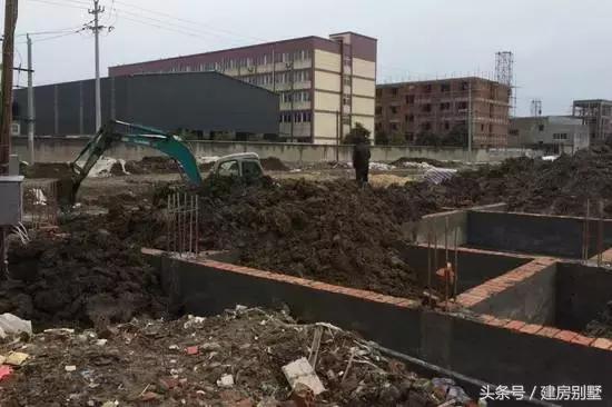 在浙江老家建起一棟四層商住兩用房，奶奶開始當起了“包租婆”