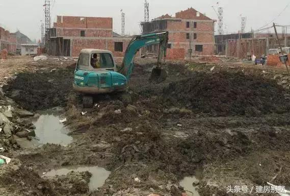 在浙江老家建起一棟四層商住兩用房，奶奶開始當起了“包租婆”