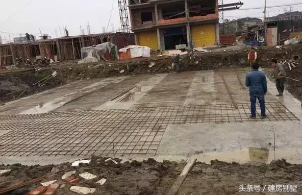 在浙江老家建起一棟四層商住兩用房，奶奶開始當起了“包租婆”