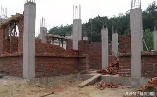 自建三層小別墅施工方式引熱議，江西老表說出了心里話