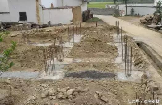 自建三層小別墅施工方式引熱議，江西老表說出了心里話