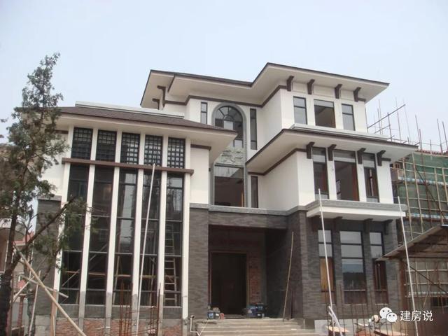 廣東3棟豪宅別墅實(shí)拍，主人住的順風(fēng)順?biāo)? src="/uploads/allimg/180510/1016205423-6.jpg" img_width="999" img_height="534" inline="0" style="box-sizing: border-box; -webkit-tap-highlight-color: transparent; border-style: none; max-width: 100%; display: block; margin: 10px auto;" /></p>
<p style="box-sizing: border-box; -webkit-tap-highlight-color: transparent; margin: 16px 0px; padding: 0px; color: rgb(34, 34, 34); font-family: "PingFang SC", "Hiragino Sans GB", "Microsoft YaHei", "WenQuanYi Micro Hei", "Helvetica Neue", Arial, sans-serif; font-size: 16px;">廣東新中式實(shí)拍2：</p>
<p style="box-sizing: border-box; -webkit-tap-highlight-color: transparent; margin: 16px 0px; padding: 0px; color: rgb(34, 34, 34); font-family: "PingFang SC", "Hiragino Sans GB", "Microsoft YaHei", "WenQuanYi Micro Hei", "Helvetica Neue", Arial, sans-serif; font-size: 16px;"><img alt=