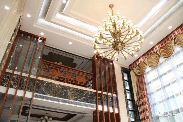 廣東3棟豪宅別墅實(shí)拍，主人住的順風(fēng)順?biāo)? src="/uploads/allimg/180510/1016202238-34.jpg" img_width="640" img_height="960" inline="0" style="box-sizing: border-box; -webkit-tap-highlight-color: transparent; border-style: none; max-width: 100%; display: block; margin: 10px auto;" /></p>
<p style="box-sizing: border-box; -webkit-tap-highlight-color: transparent; margin: 16px 0px; padding: 0px; color: rgb(34, 34, 34); font-family: "PingFang SC", "Hiragino Sans GB", "Microsoft YaHei", "WenQuanYi Micro Hei", "Helvetica Neue", Arial, sans-serif; font-size: 16px;"><img alt=