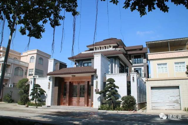 廣東3棟豪宅別墅實(shí)拍，主人住的順風(fēng)順?biāo)? src="/uploads/allimg/180510/1016202542-18.jpg" img_width="1080" img_height="720" inline="0" style="box-sizing: border-box; -webkit-tap-highlight-color: transparent; border-style: none; max-width: 100%; display: block; margin: 10px auto;" /></p>
<p style="box-sizing: border-box; -webkit-tap-highlight-color: transparent; margin: 16px 0px; padding: 0px; color: rgb(34, 34, 34); font-family: "PingFang SC", "Hiragino Sans GB", "Microsoft YaHei", "WenQuanYi Micro Hei", "Helvetica Neue", Arial, sans-serif; font-size: 16px;"><img alt=