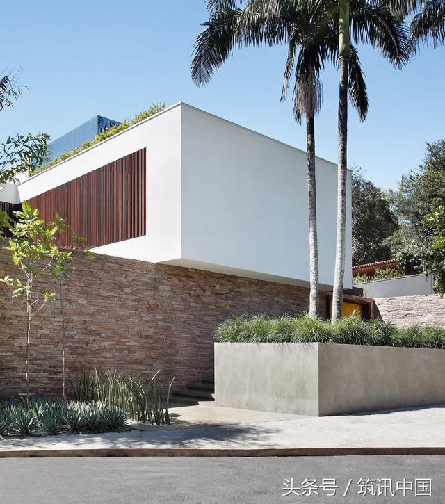 海南設(shè)計很新穎的房子帶庭院和室內(nèi)裝修設(shè)計圖