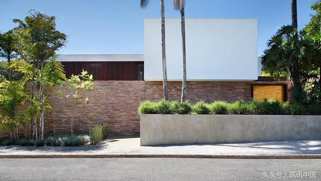 海南設(shè)計很新穎的房子帶庭院和室內(nèi)裝修設(shè)計圖