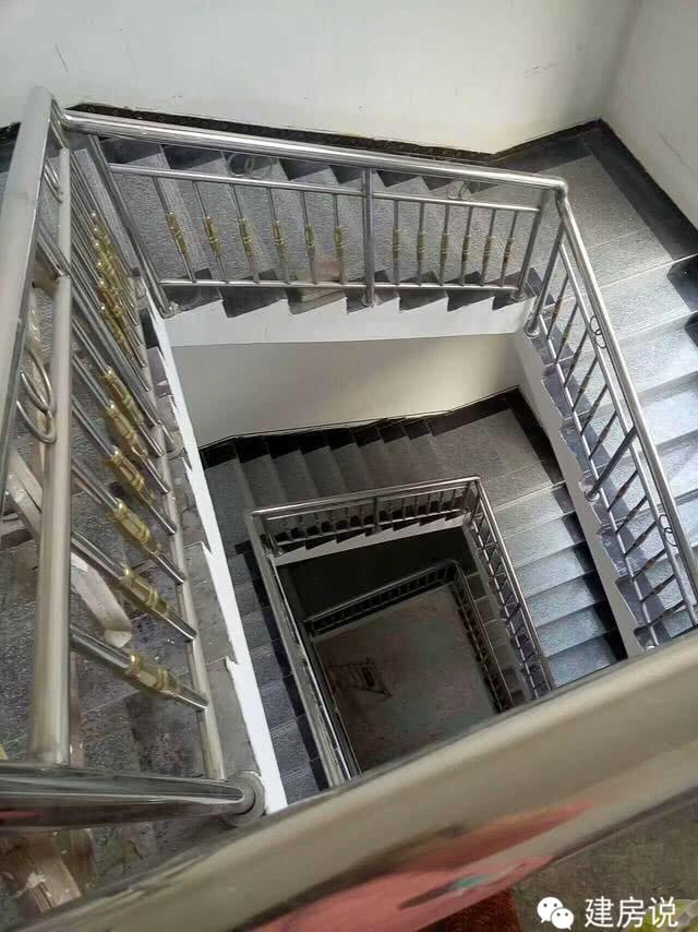 小伙回老家自建四層樓房，轟動整個村