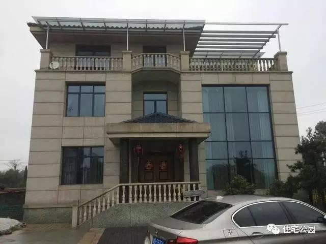 在村里花50萬蓋了這棟別墅，可鄰居看了卻說一點(diǎn)都不值！