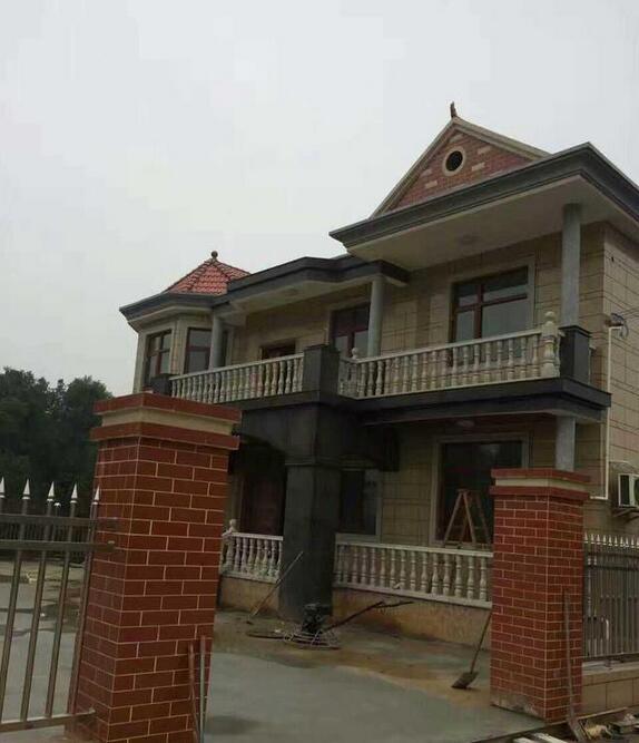 婆家花一百來萬在農(nóng)村建好的大別墅，全家男女老少都很喜歡！