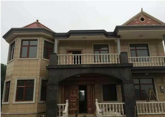 婆家花一百來萬在農(nóng)村建好的大別墅，全家男女老少都很喜歡！