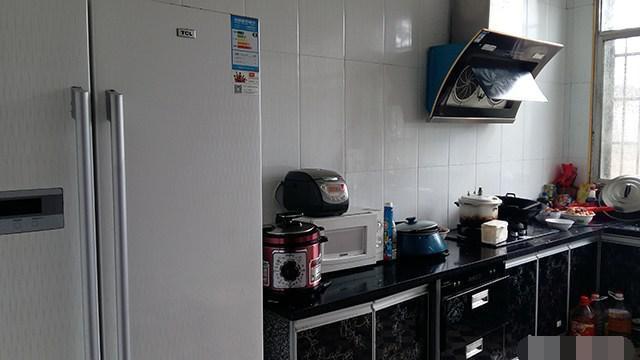 離開深圳7年，曬曬我姐農(nóng)村自建別墅，博古架和樓梯太贊了！