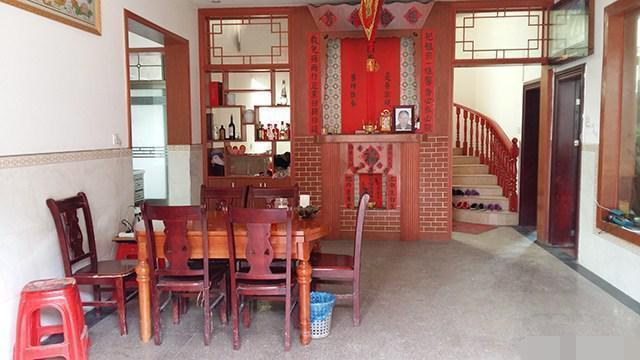 離開深圳7年，曬曬我姐農(nóng)村自建別墅，博古架和樓梯太贊了！