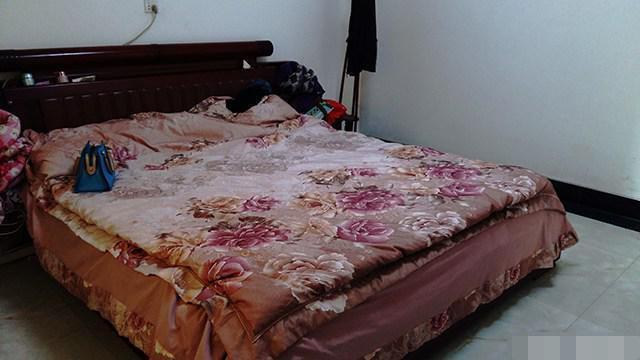 離開深圳7年，曬曬我姐農(nóng)村自建別墅，博古架和樓梯太贊了！