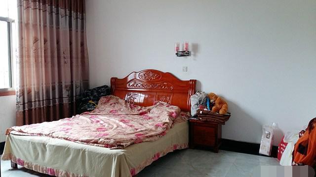 離開深圳7年，曬曬我姐農(nóng)村自建別墅，博古架和樓梯太贊了！