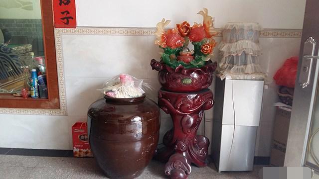 離開深圳7年，曬曬我姐農(nóng)村自建別墅，博古架和樓梯太贊了！