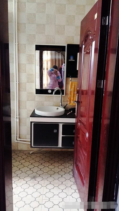 離開深圳7年，曬曬我姐農(nóng)村自建別墅，博古架和樓梯太贊了！