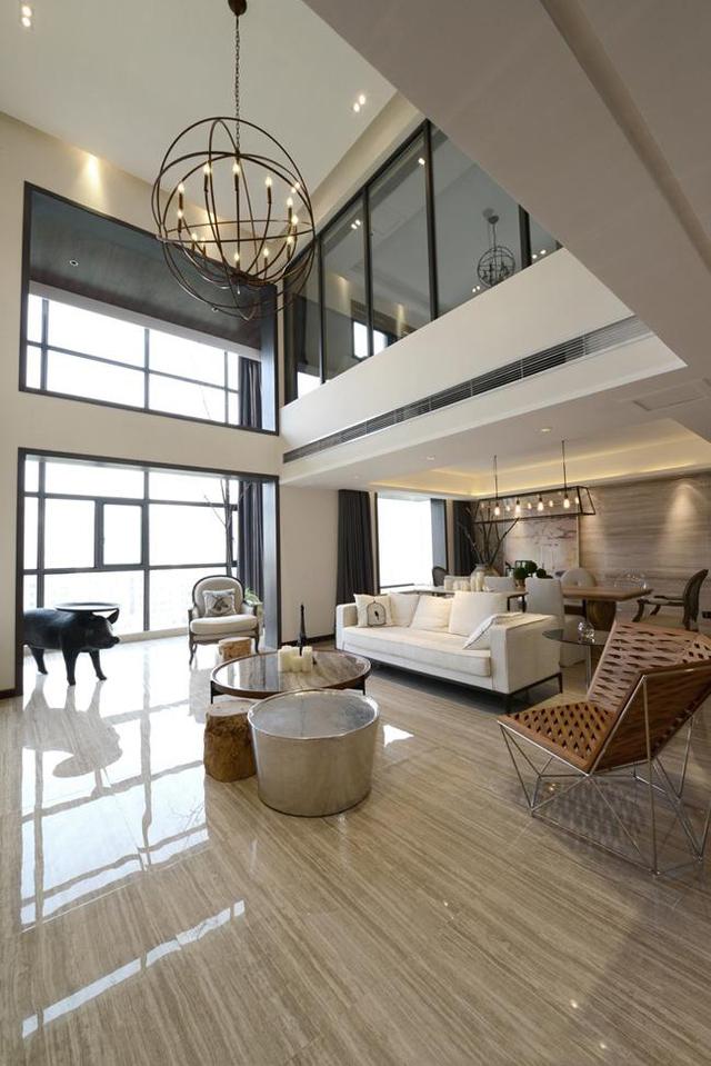 云溪花園，現(xiàn)代簡約別墅裝修，挑空的設計也很美！