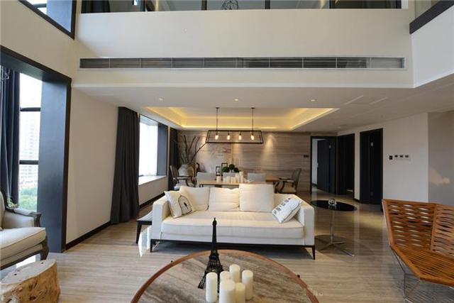 云溪花園，現(xiàn)代簡約別墅裝修，挑空的設計也很美！