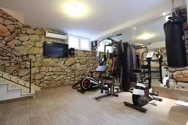 別墅地下室這樣裝修，全家人都不愿出去了！