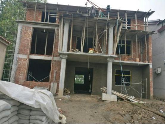 小伙20萬(wàn)做三層自建房，看完施工過(guò)程誰(shuí)還敢??？