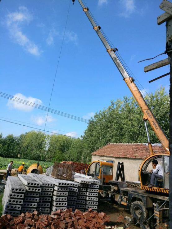 小伙20萬(wàn)做三層自建房，看完施工過(guò)程誰(shuí)還敢?。? src="/uploads/allimg/180514/15193R240-8.jpg" img_width="554" img_height="738" inline="0" style="box-sizing: border-box; -webkit-tap-highlight-color: transparent; border-style: none; max-width: 100%; display: block; margin: 10px auto;" /></p>
<p style="box-sizing: border-box; -webkit-tap-highlight-color: transparent; margin: 16px 0px; padding: 0px; color: rgb(34, 34, 34); font-family: "PingFang SC", "Hiragino Sans GB", "Microsoft YaHei", "WenQuanYi Micro Hei", "Helvetica Neue", Arial, sans-serif; font-size: 16px;"><img alt=