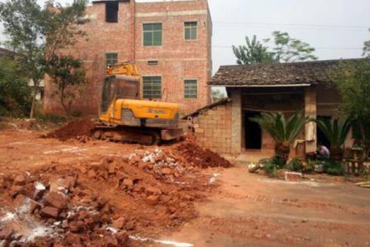 努力賺錢，為給爸媽一個養(yǎng)老的地方，農村小伙18萬為父母建別墅！