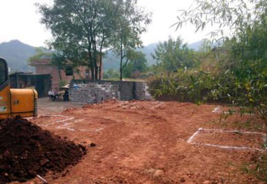 努力賺錢，為給爸媽一個養(yǎng)老的地方，農村小伙18萬為父母建別墅！