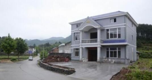 曬曬農(nóng)村老爸自建小別墅，才花了25萬(wàn)！